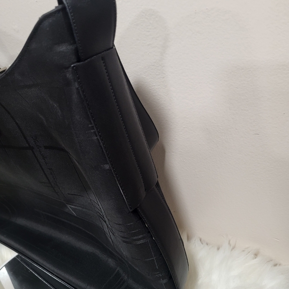 Like New condition Ferragamo Shoulder Bag Black Nylon - Picture 5 of 14